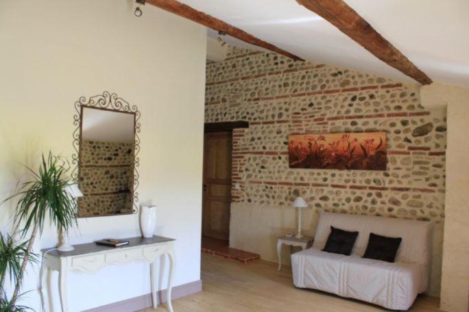Terre De Garance Bed & Breakfast Lagardelle-sur-Leze Room photo